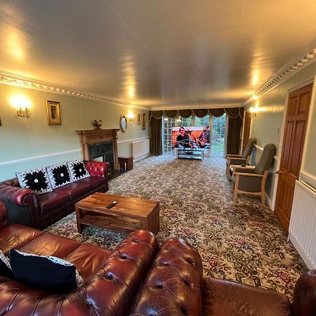Unwind In Comfort At Cosy Caradus Your 4 Bedroom Home Sweet Home! Birmingham Exteriör bild