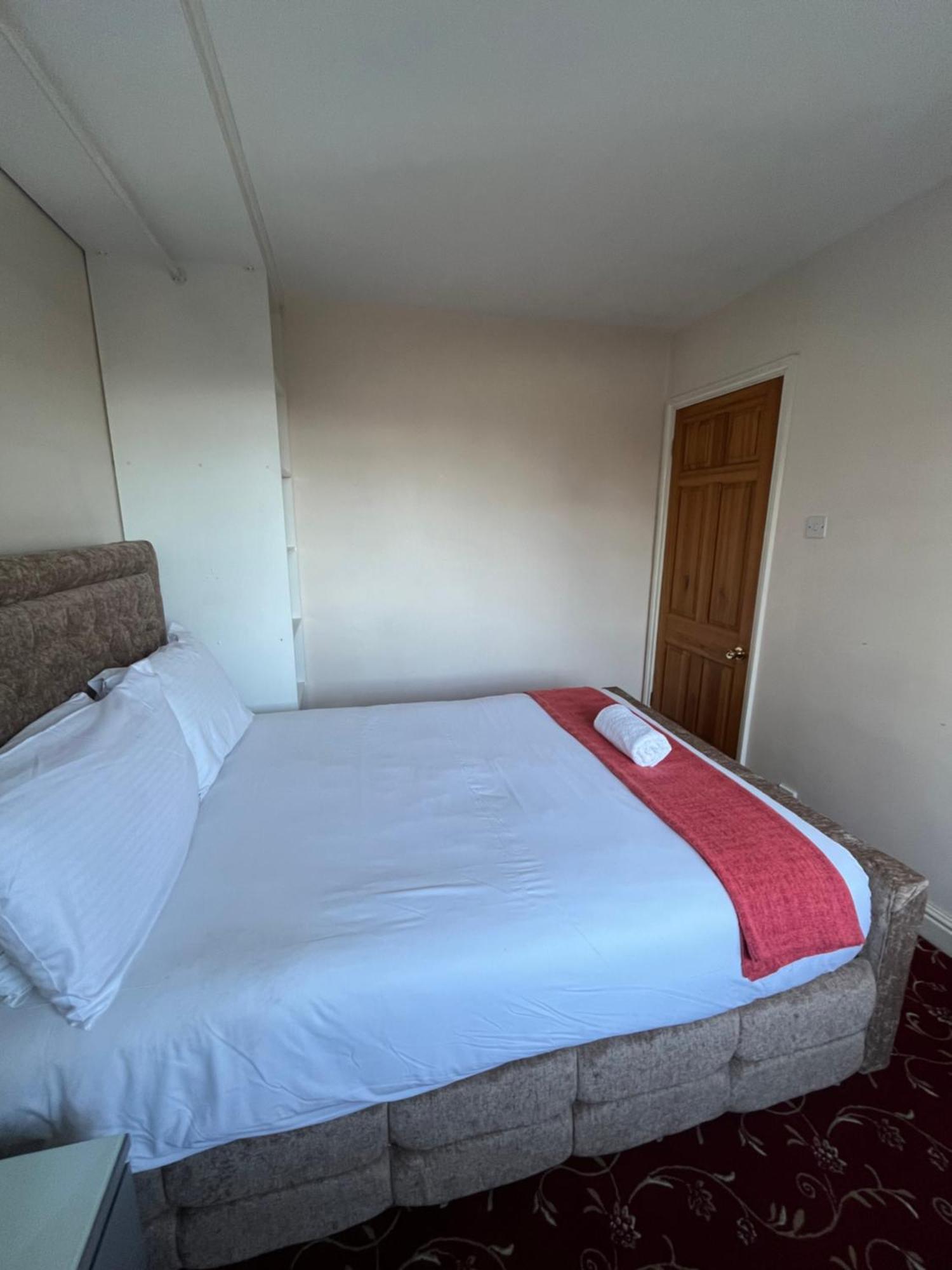 Unwind In Comfort At Cosy Caradus Your 4 Bedroom Home Sweet Home! Birmingham Exteriör bild