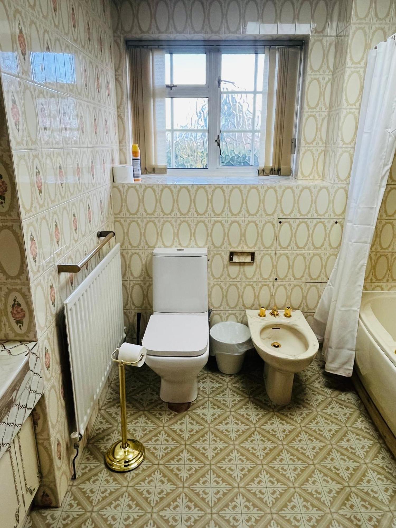Unwind In Comfort At Cosy Caradus Your 4 Bedroom Home Sweet Home! Birmingham Exteriör bild