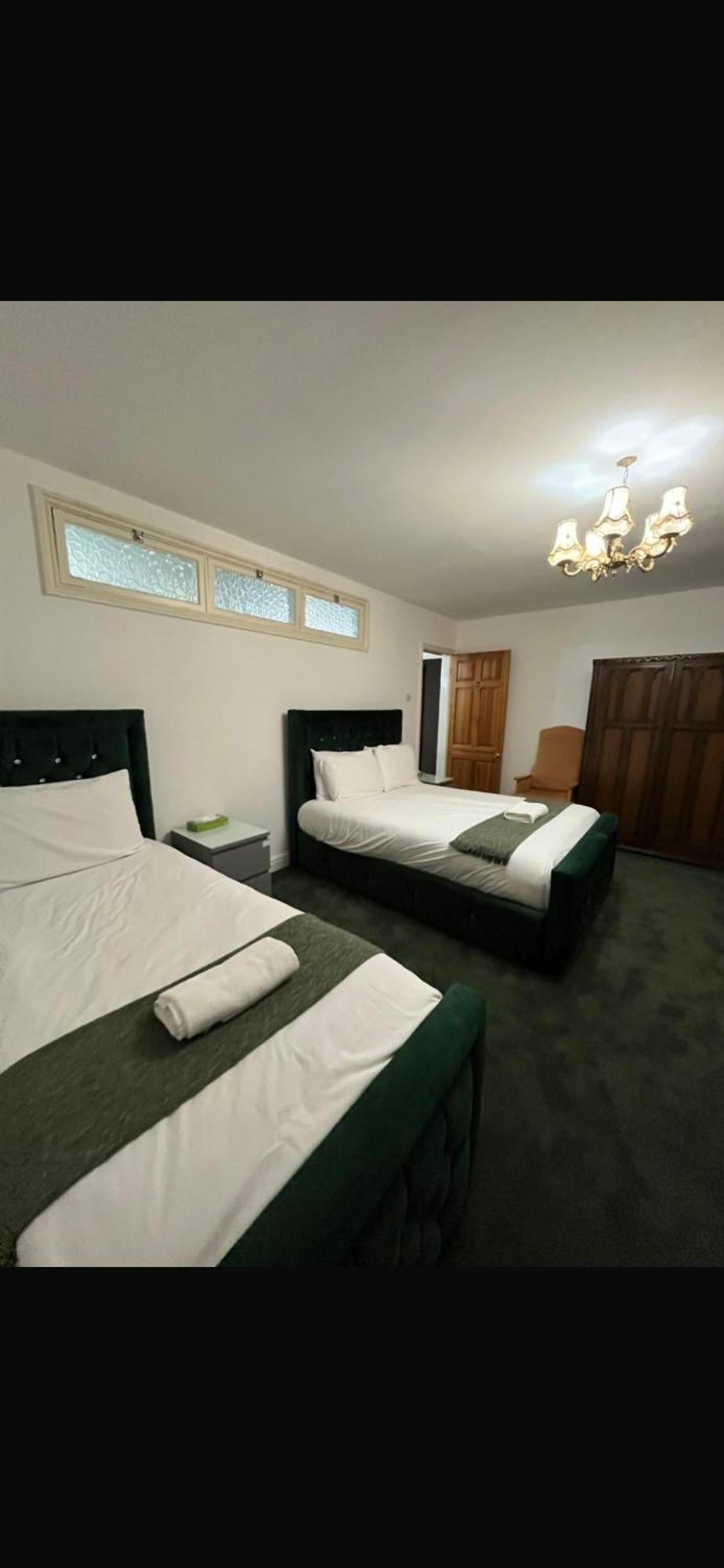 Unwind In Comfort At Cosy Caradus Your 4 Bedroom Home Sweet Home! Birmingham Exteriör bild