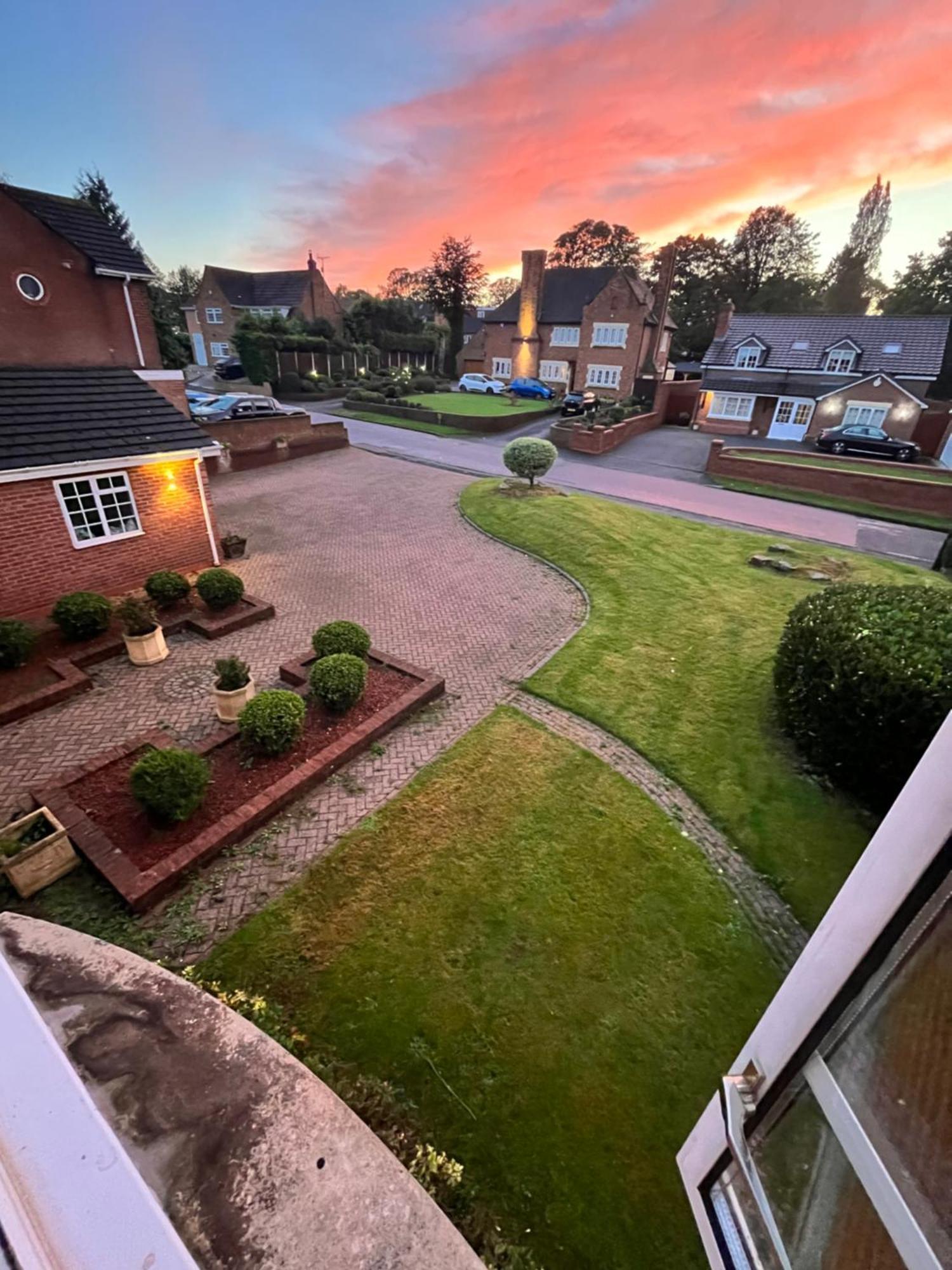 Unwind In Comfort At Cosy Caradus Your 4 Bedroom Home Sweet Home! Birmingham Exteriör bild