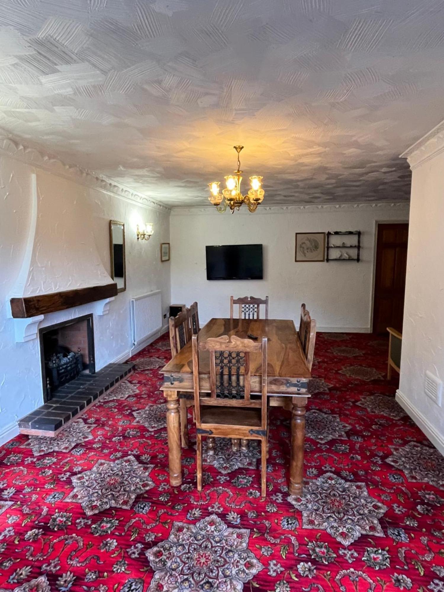 Unwind In Comfort At Cosy Caradus Your 4 Bedroom Home Sweet Home! Birmingham Exteriör bild