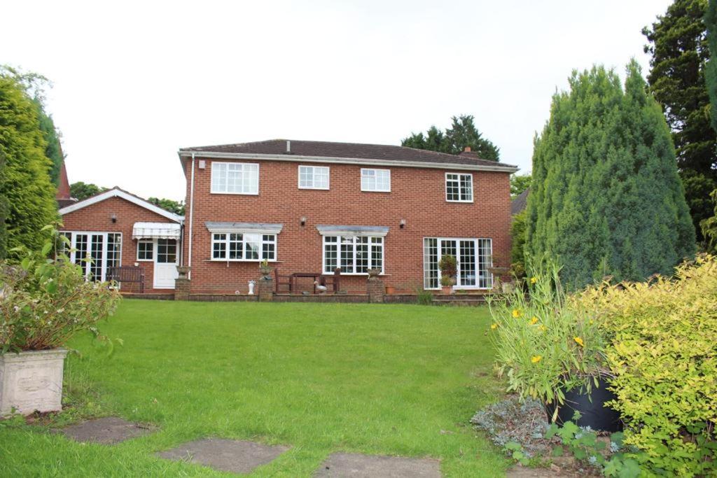 Unwind In Comfort At Cosy Caradus Your 4 Bedroom Home Sweet Home! Birmingham Exteriör bild