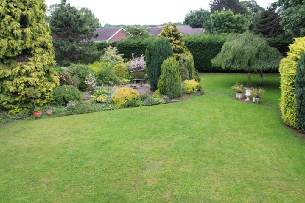 Unwind In Comfort At Cosy Caradus Your 4 Bedroom Home Sweet Home! Birmingham Exteriör bild