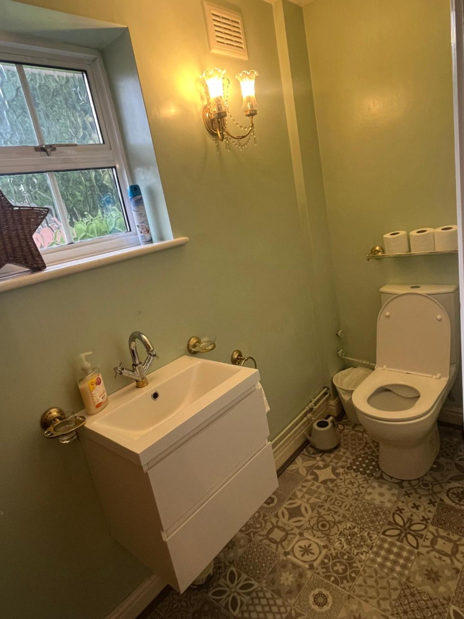 Unwind In Comfort At Cosy Caradus Your 4 Bedroom Home Sweet Home! Birmingham Exteriör bild