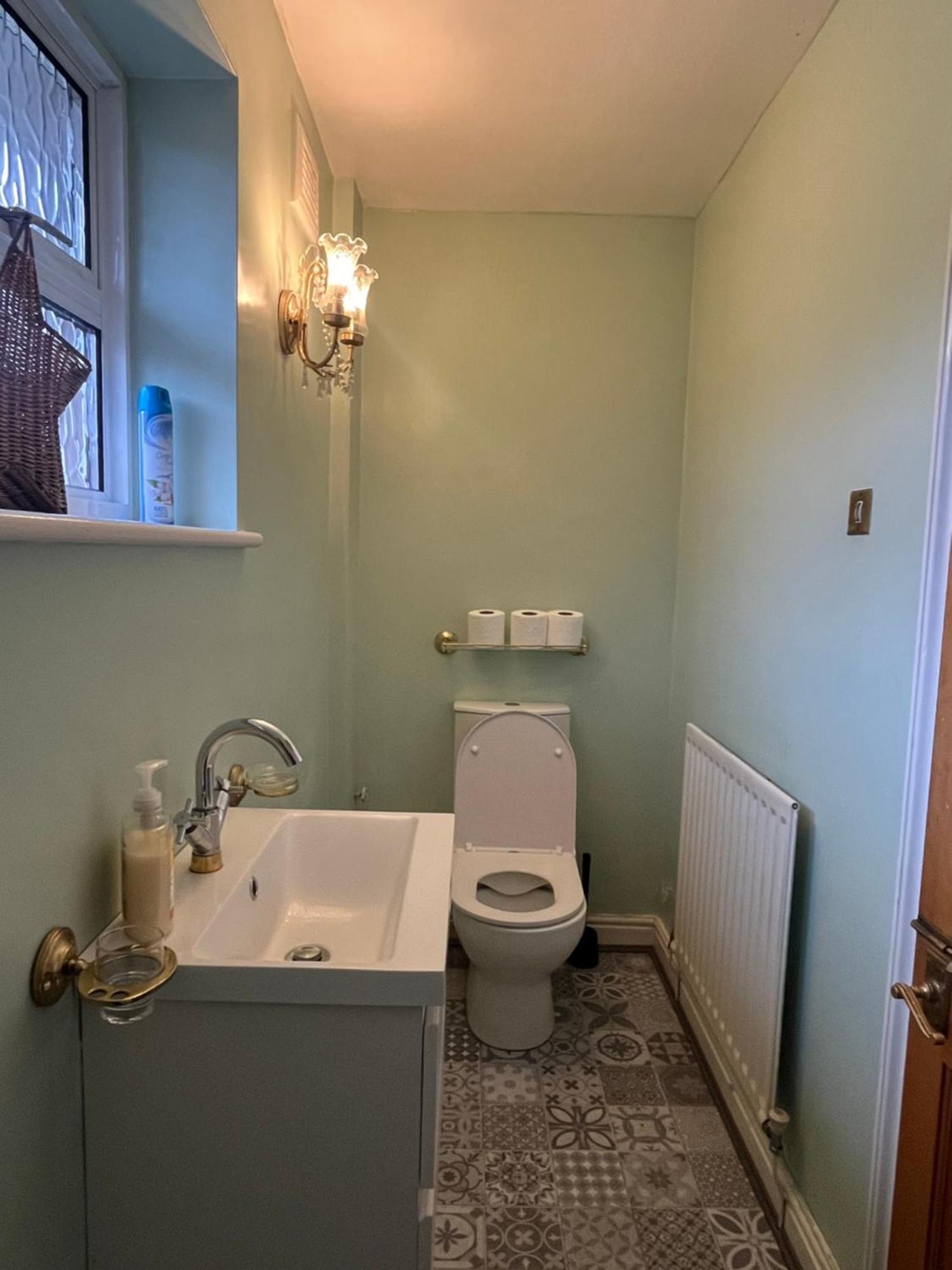 Unwind In Comfort At Cosy Caradus Your 4 Bedroom Home Sweet Home! Birmingham Exteriör bild